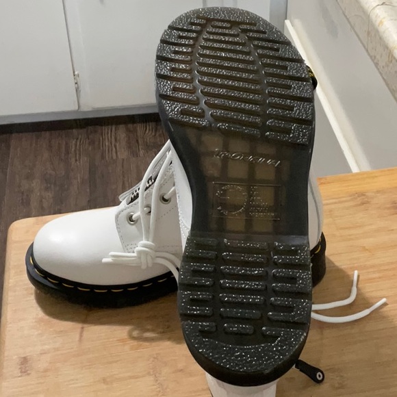 NWOT Dr. Martens double zipped leather boots, size 8L color white - Picture 6 of 7